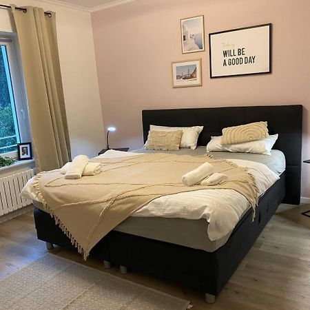 Haus Mit Garten - Kingbett - Wifi - Parkplatz Ессен Екстер'єр фото